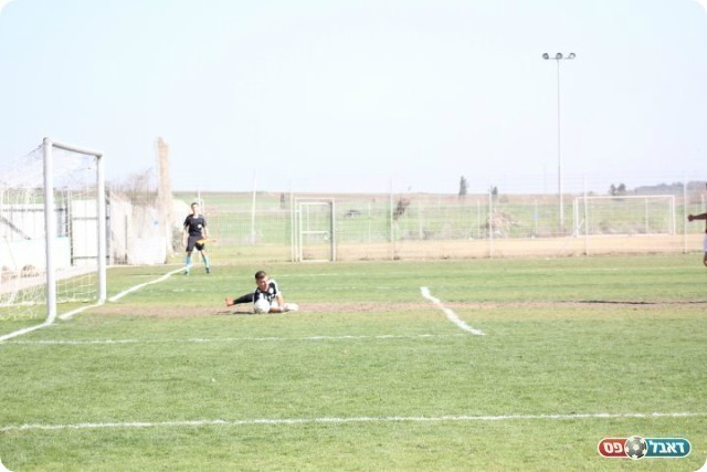 איתי שאול הודף את הפנדל (דאפר מחאמיד)